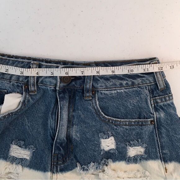 PacSun Mom Distressed Ombre Denim Shorts - Size 24. Mid-high rise - Picture 5 of 10